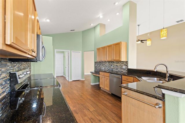 46 HIGH VISTA DR, Davenport, FL 33837