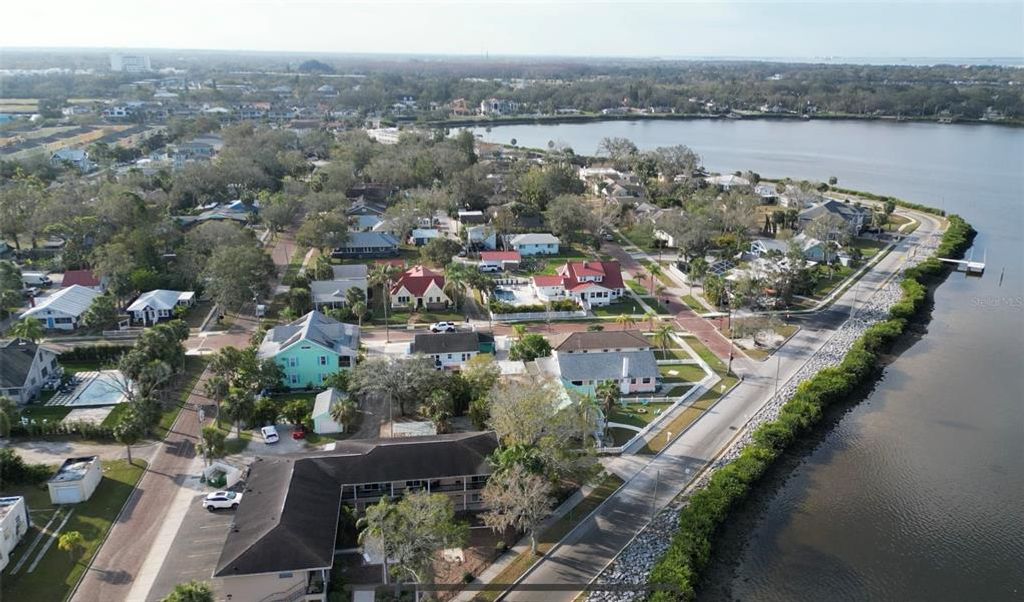 410 W LEMON STREET, Tarpon Springs, FL 34689