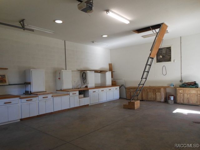 439 E Reehill Street, Lecanto, FL 34461