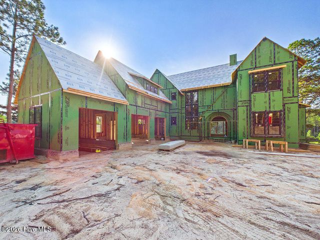 210 Eagle Point Lane, Southern Pines, NC 28387