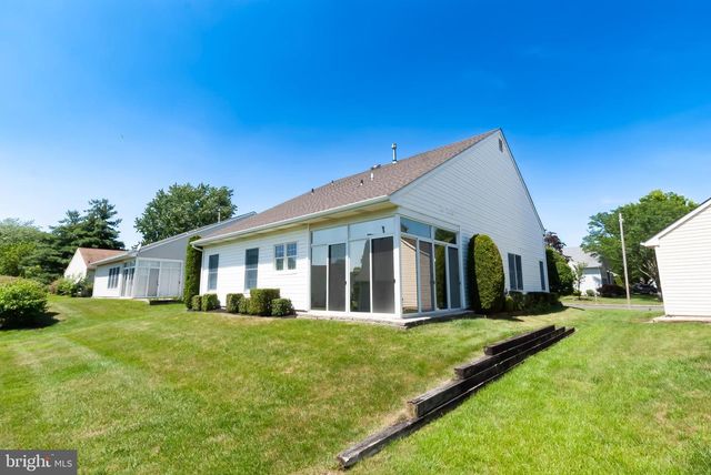 89 LANTERN LN, Columbus, NJ 08022