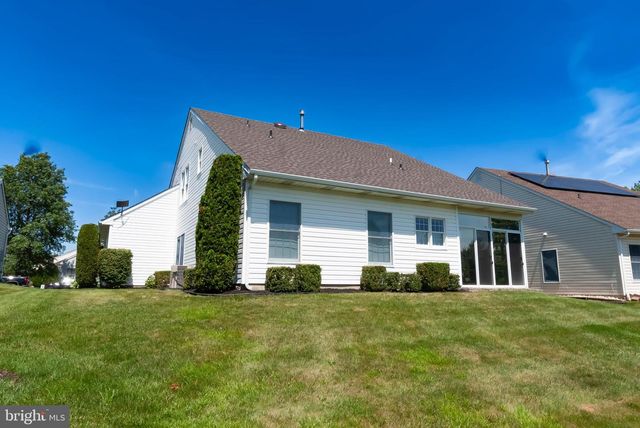 89 LANTERN LN, Columbus, NJ 08022