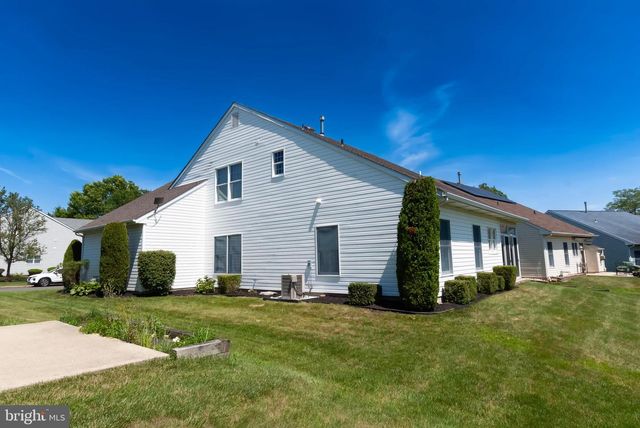 89 LANTERN LN, Columbus, NJ 08022