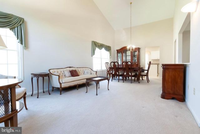 89 LANTERN LN, Columbus, NJ 08022