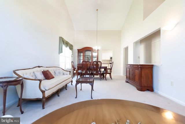 89 LANTERN LN, Columbus, NJ 08022