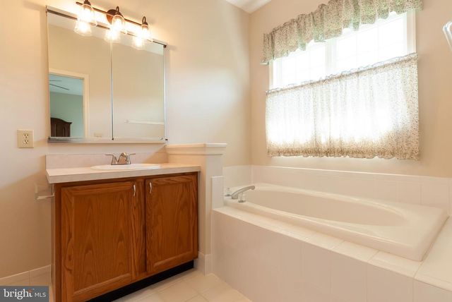 89 LANTERN LN, Columbus, NJ 08022
