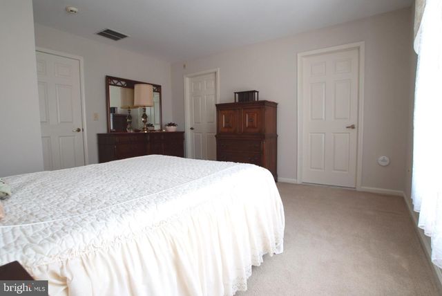89 LANTERN LN, Columbus, NJ 08022