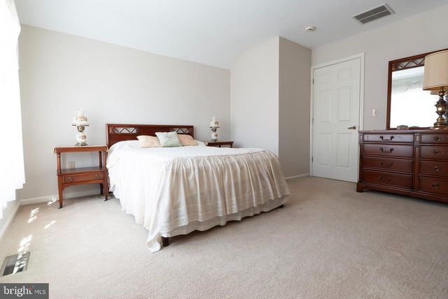 89 LANTERN LN, Columbus, NJ 08022