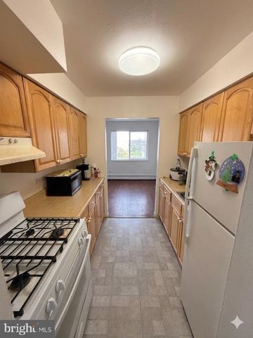 6-7 PINE LN, East Windsor, NJ 08520