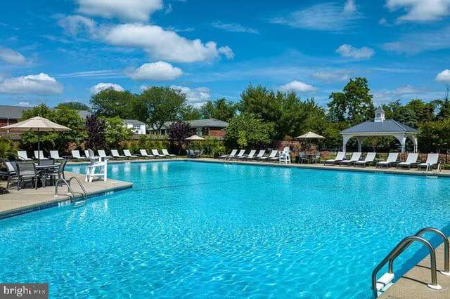 6-7 PINE LN, East Windsor, NJ 08520