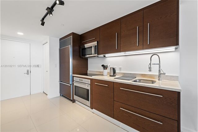 465 Brickell Ave 904, Miami, FL 33131