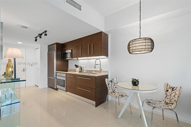 465 Brickell Ave 904, Miami, FL 33131