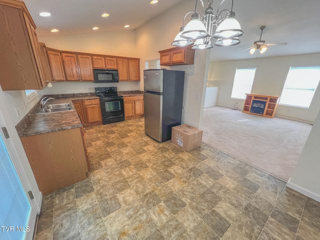 612 Willow Court, Piney Flats, TN 37686