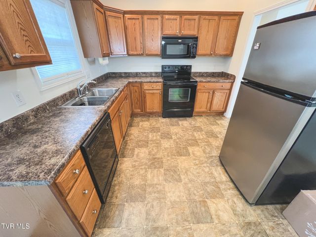612 Willow Court, Piney Flats, TN 37686