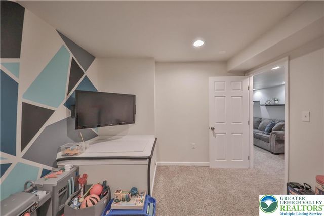 4450 Elmwood Drive, Lower Nazareth Twp, PA 18064