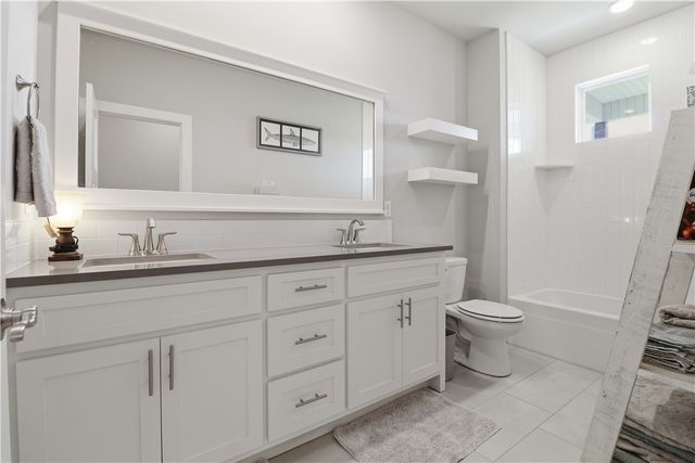 18850 Patriots Dream Drive, Siloam Springs, AR 72761
