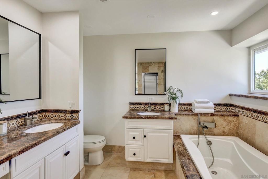 Image 18 of property listing at 4004 Carmel Springs, San Diego, CA 92130