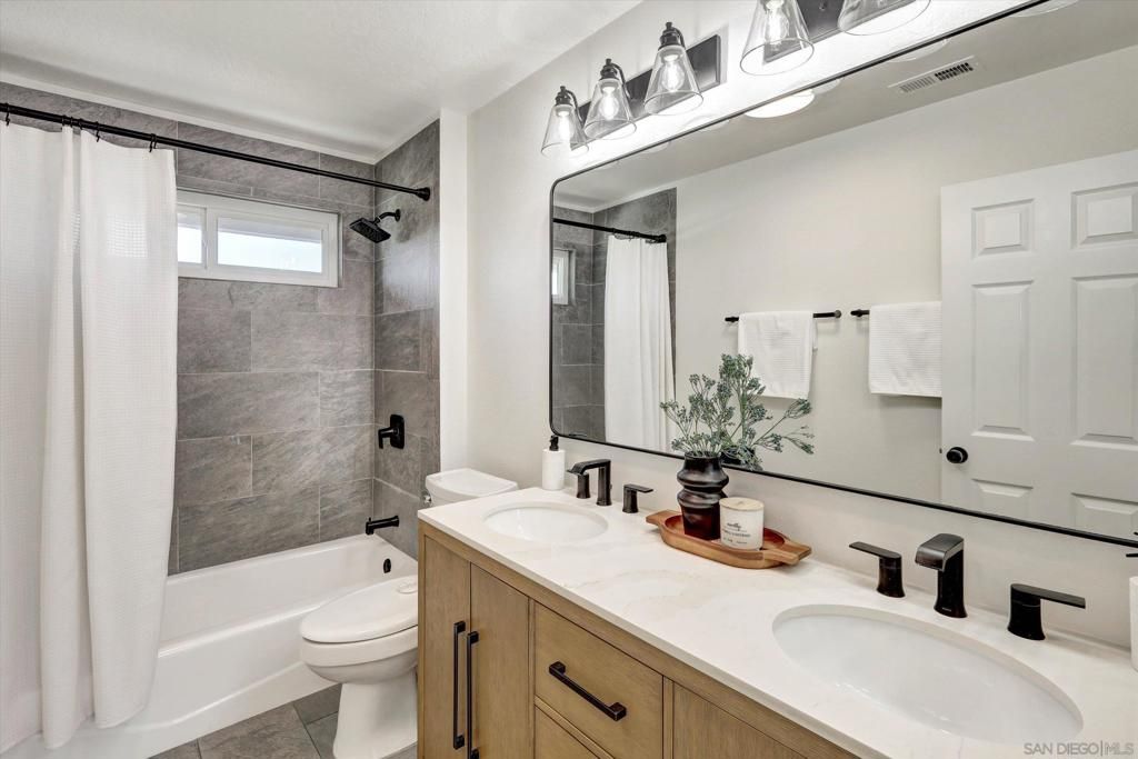 Image 21 of property listing at 4004 Carmel Springs, San Diego, CA 92130