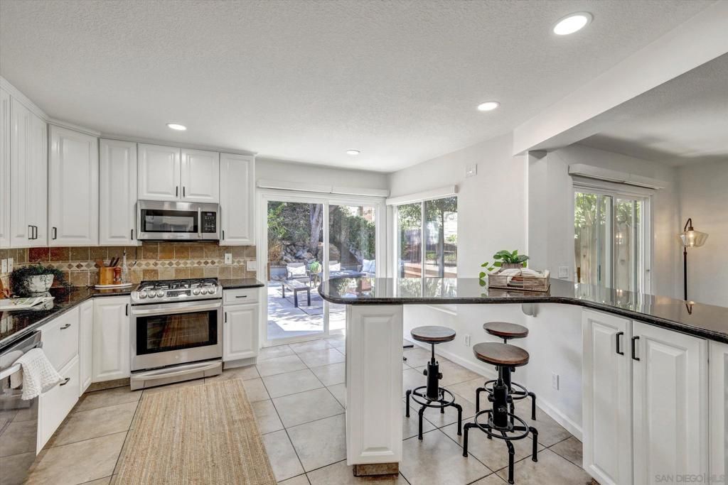 Image 5 of property listing at 4004 Carmel Springs, San Diego, CA 92130