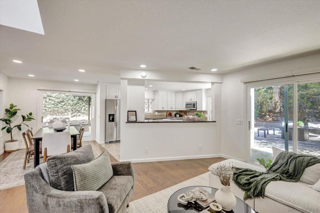 Image 6 of property listing at 4004 Carmel Springs, San Diego, CA 92130