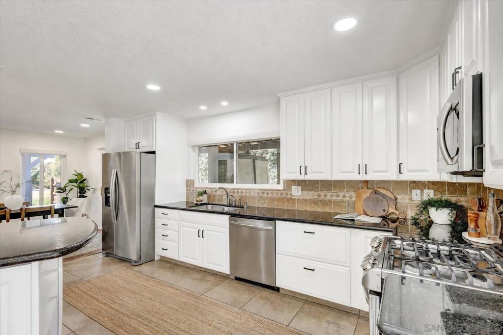 Image 7 of property listing at 4004 Carmel Springs, San Diego, CA 92130