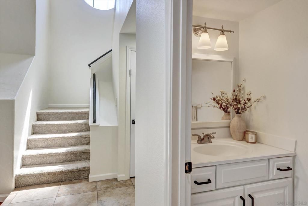 Image 9 of property listing at 4004 Carmel Springs, San Diego, CA 92130