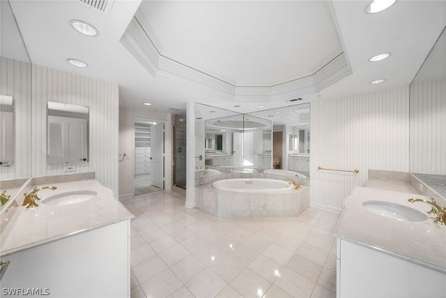 8665 Bay Colony DR 1404, Naples, FL 34108