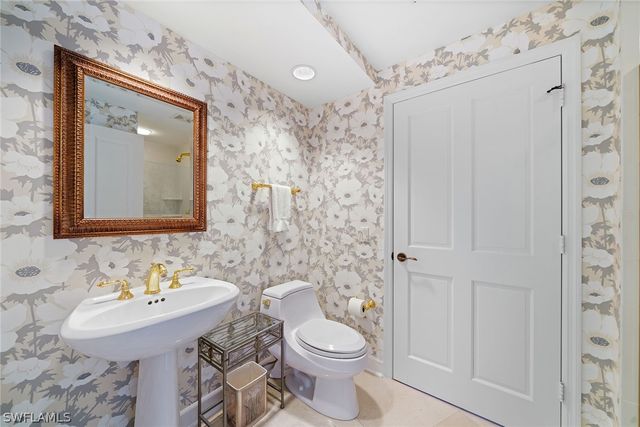 8665 Bay Colony DR 1404, Naples, FL 34108