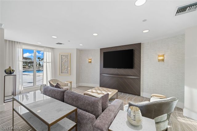 8665 Bay Colony DR 1404, Naples, FL 34108