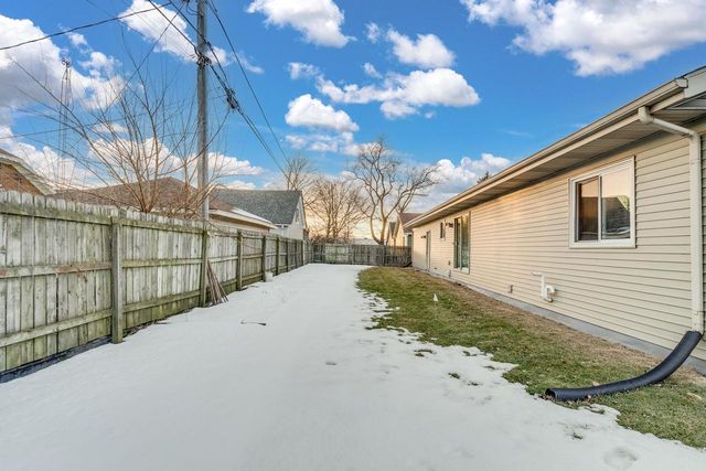 1607 Walter AVENUE, Mount Pleasant, WI 53403