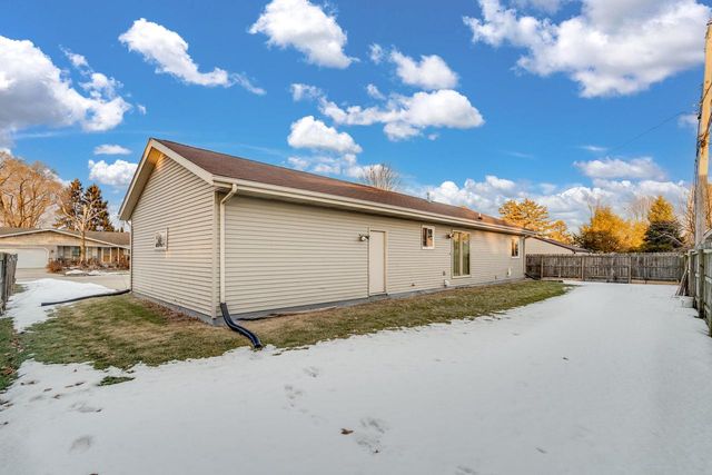 1607 Walter AVENUE, Mount Pleasant, WI 53403