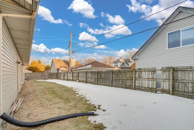 1607 Walter AVENUE, Mount Pleasant, WI 53403