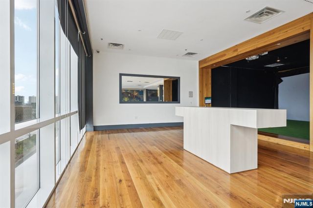 1 Executive 514, Fort Lee, NJ 07024