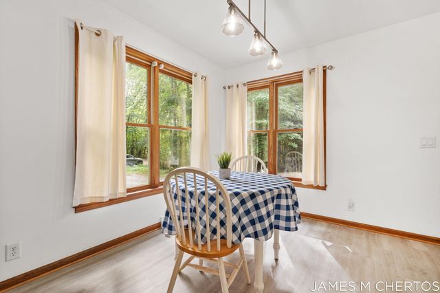 5621 Pine Island Drive NE, Comstock Park, MI 49321