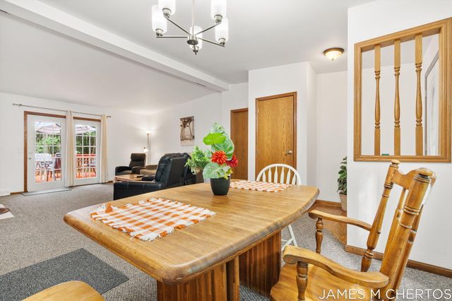 5621 Pine Island Drive NE, Comstock Park, MI 49321