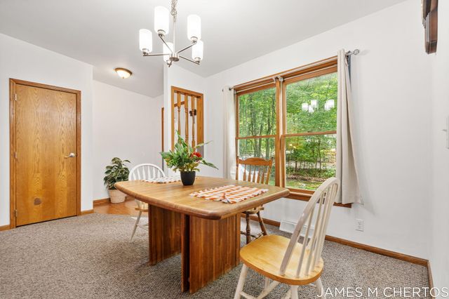 5621 Pine Island Drive NE, Comstock Park, MI 49321