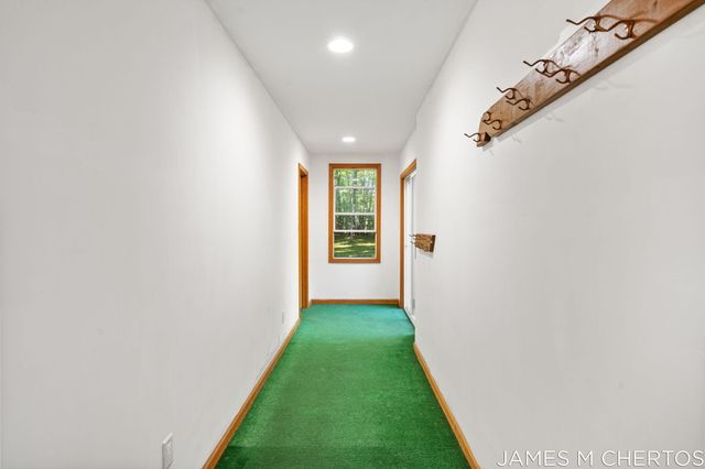 5621 Pine Island Drive NE, Comstock Park, MI 49321