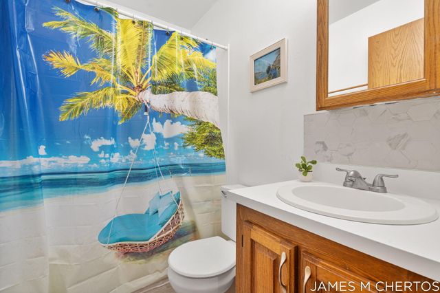 5621 Pine Island Drive NE, Comstock Park, MI 49321