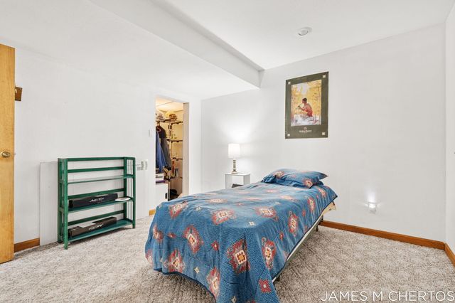 5621 Pine Island Drive NE, Comstock Park, MI 49321