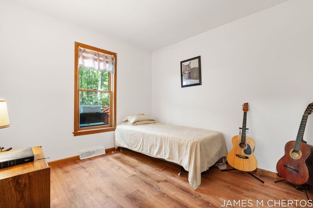 5621 Pine Island Drive NE, Comstock Park, MI 49321