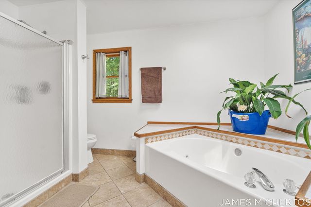 5621 Pine Island Drive NE, Comstock Park, MI 49321