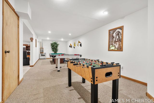 5621 Pine Island Drive NE, Comstock Park, MI 49321