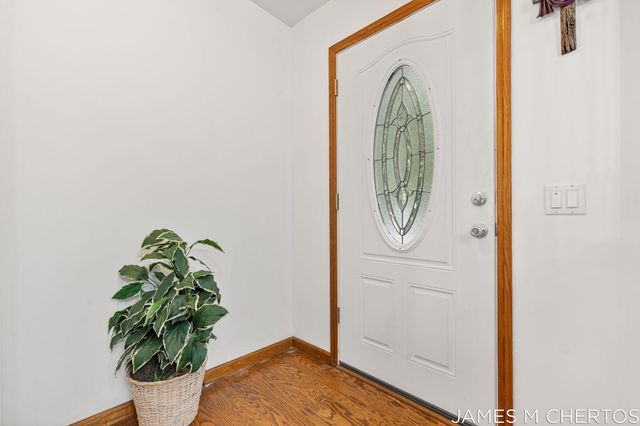 5621 Pine Island Drive NE, Comstock Park, MI 49321