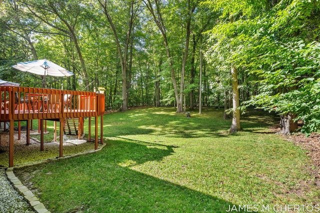 5621 Pine Island Drive NE, Comstock Park, MI 49321