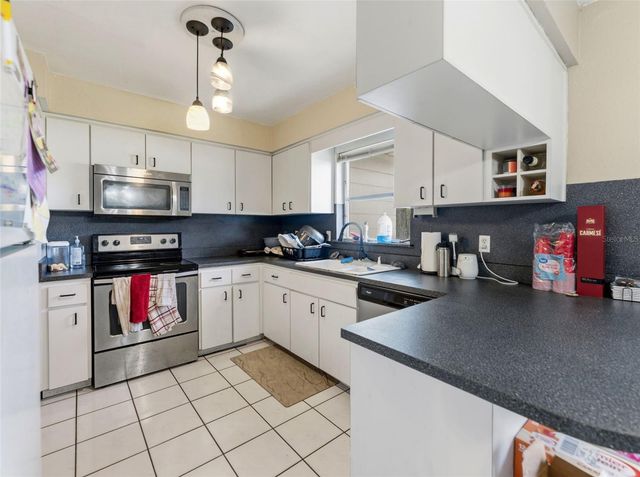 2109 W ERNA DRIVE, Tampa, FL 33603