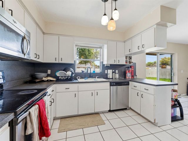 2109 W ERNA DRIVE, Tampa, FL 33603