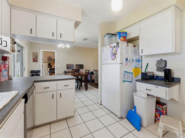 2109 W ERNA DRIVE, Tampa, FL 33603
