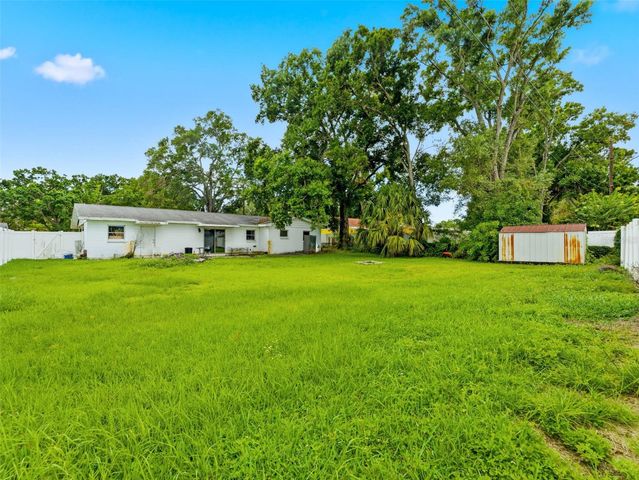 2109 W ERNA DRIVE, Tampa, FL 33603