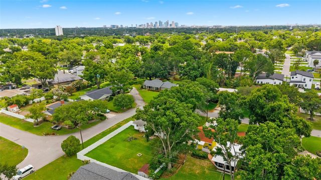 2109 W ERNA DRIVE, Tampa, FL 33603