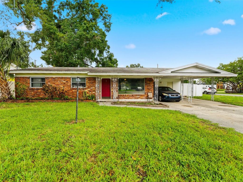 2109 W ERNA DRIVE, Tampa, FL 33603